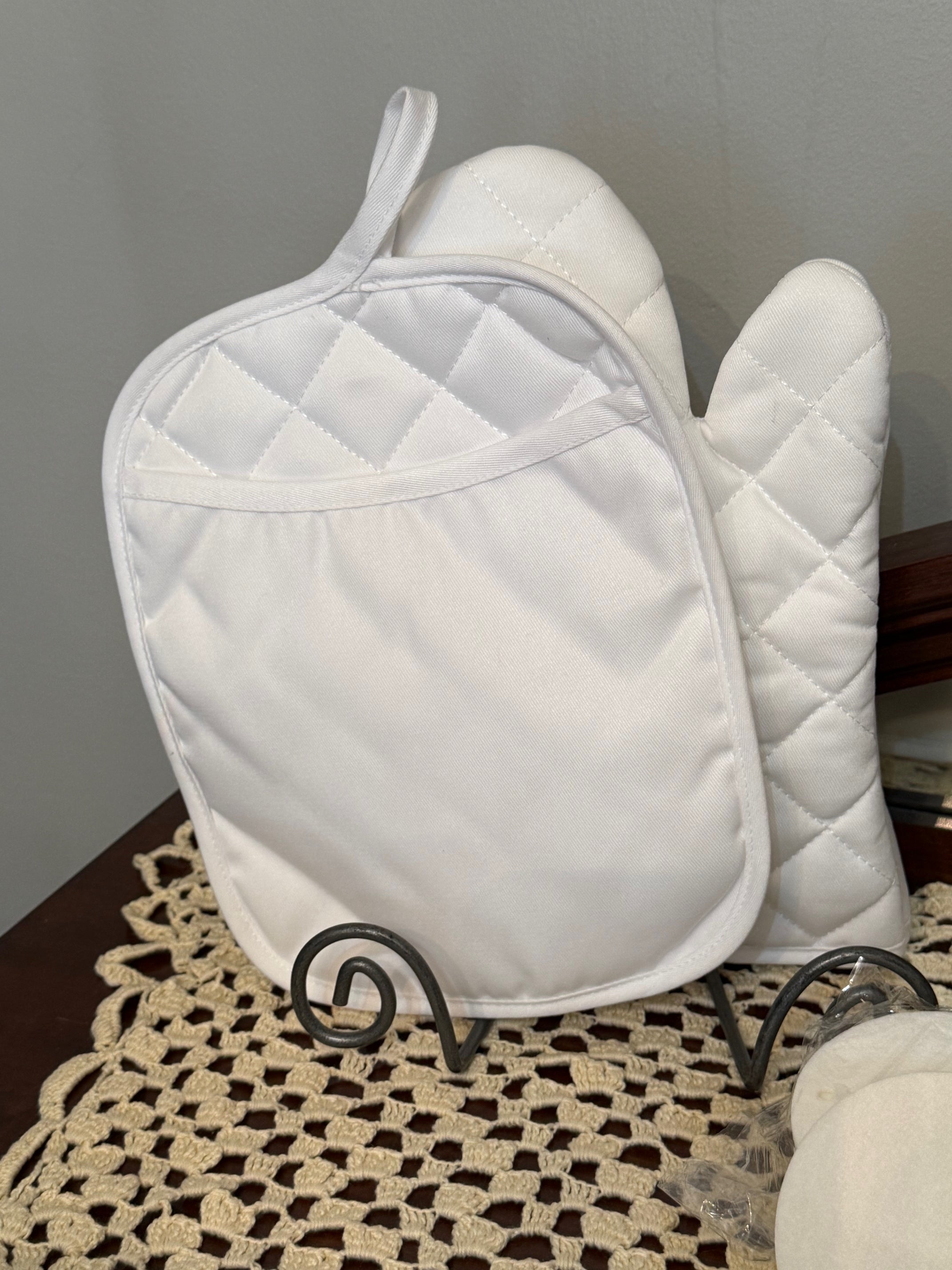 Blank Kitchen Oven Mitt and Pot Holder Set